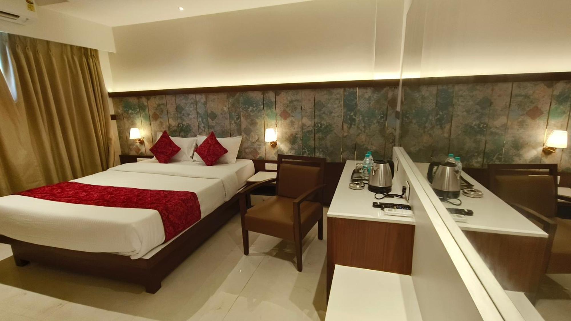 Hotel Prestige Residency Тхане Экстерьер фото
