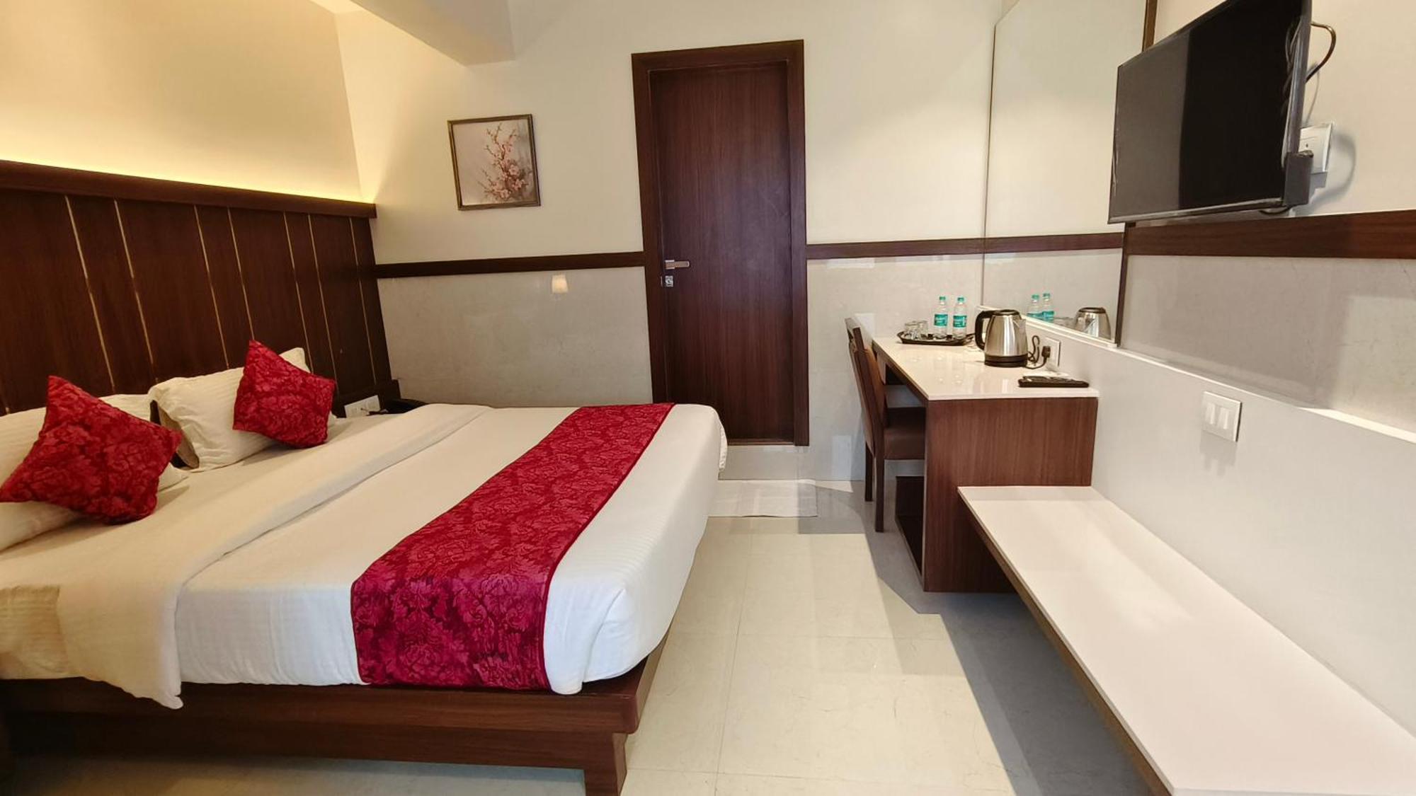 Hotel Prestige Residency Тхане Экстерьер фото
