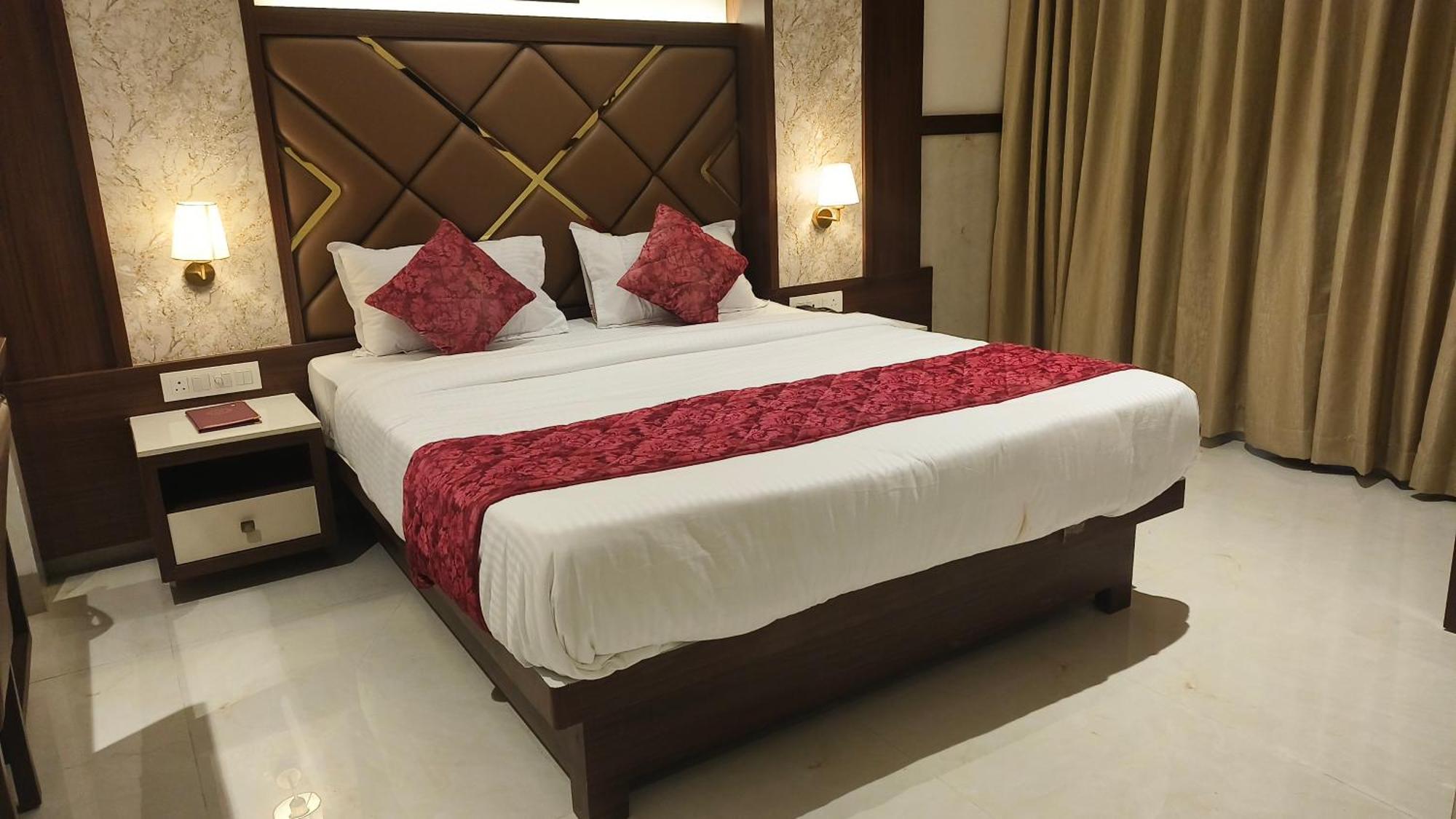 Hotel Prestige Residency Тхане Экстерьер фото