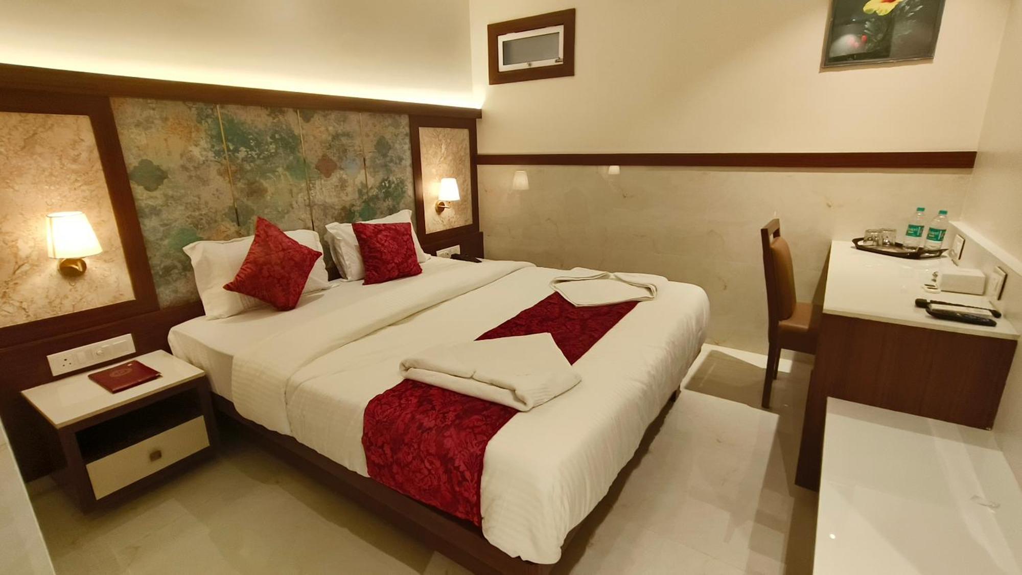 Hotel Prestige Residency Тхане Экстерьер фото