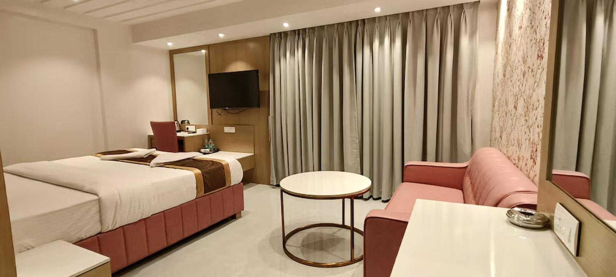 Hotel Prestige Residency Тхане Экстерьер фото