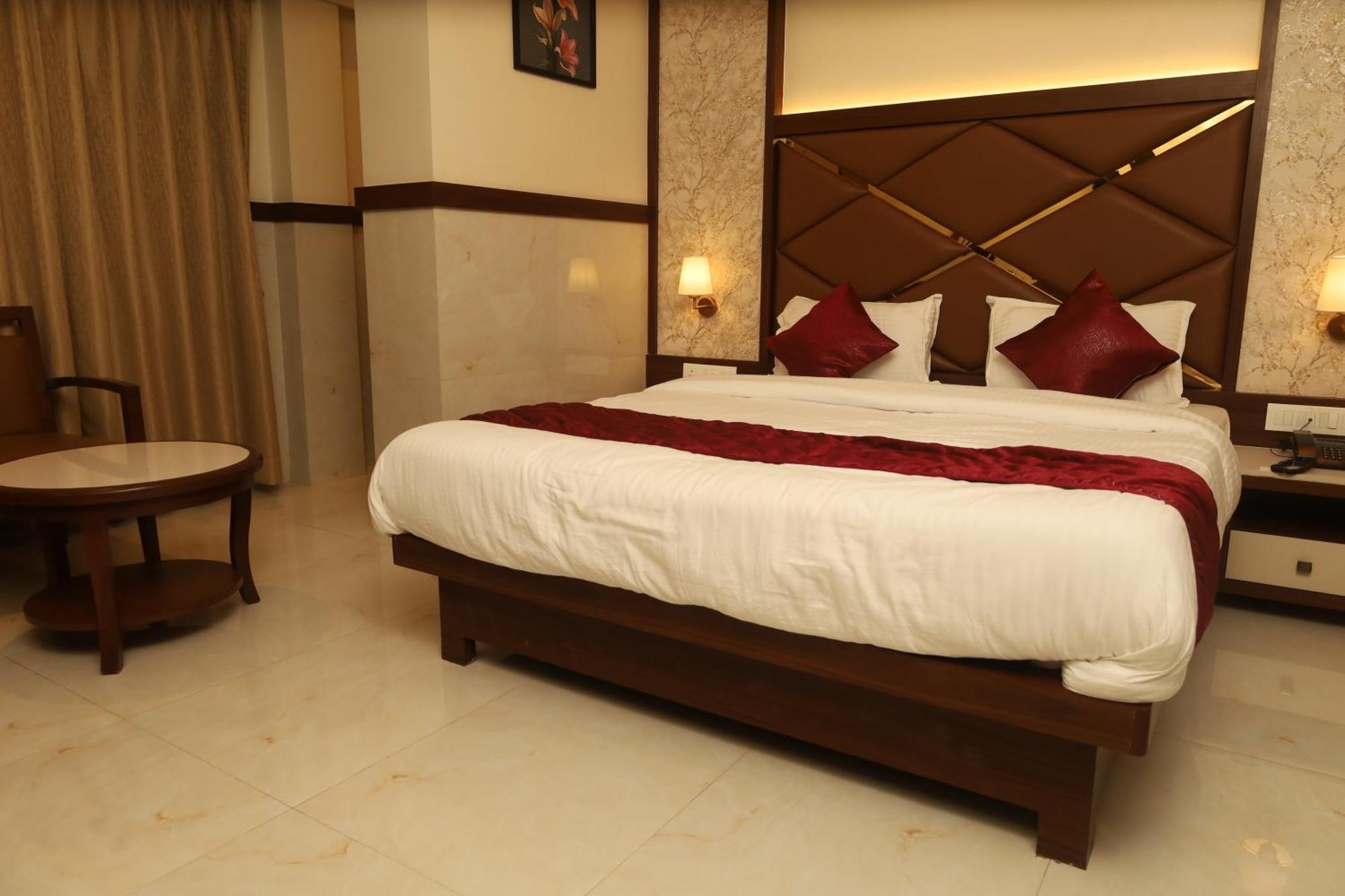 Hotel Prestige Residency Тхане Экстерьер фото