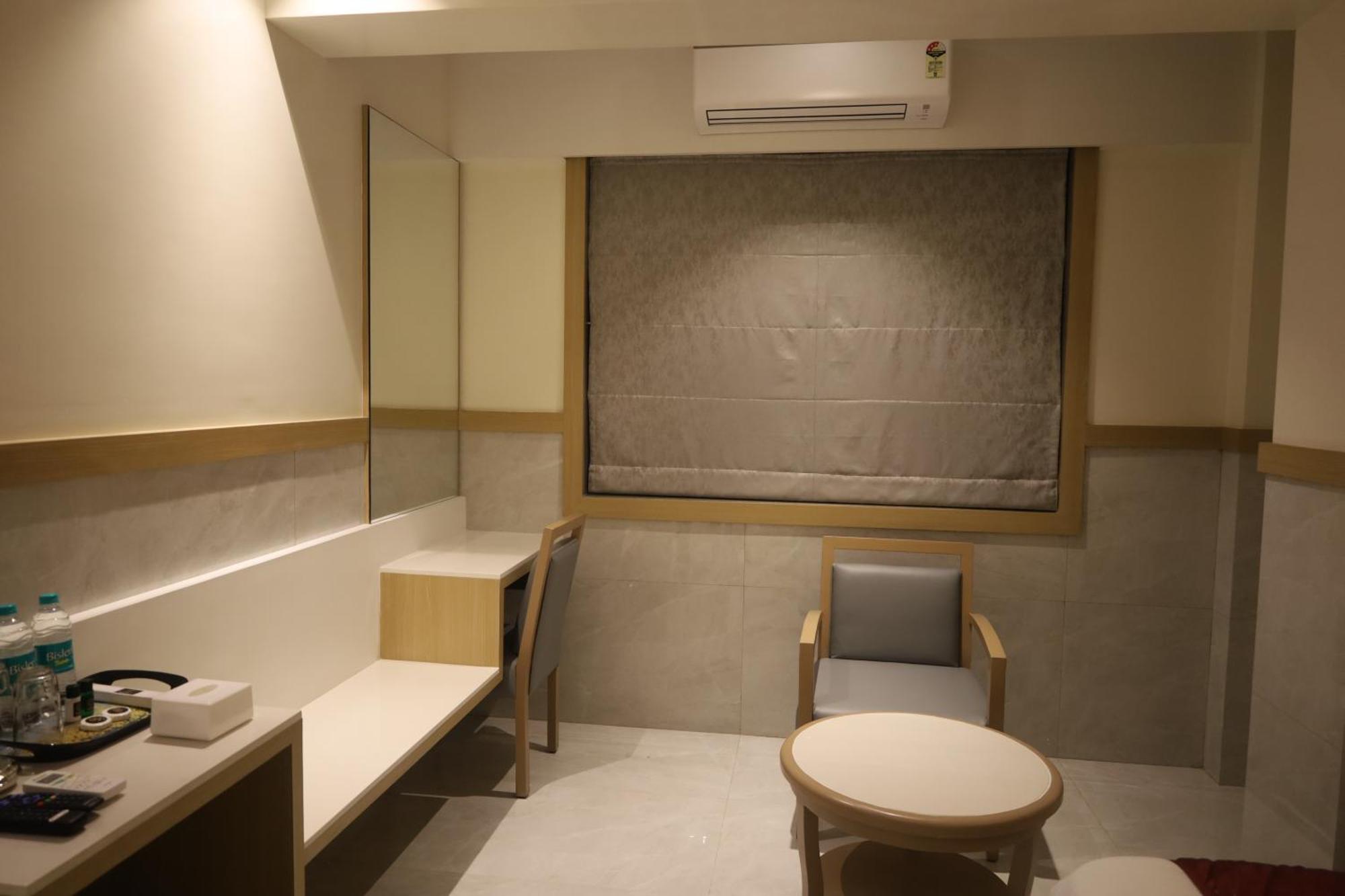 Hotel Prestige Residency Тхане Экстерьер фото
