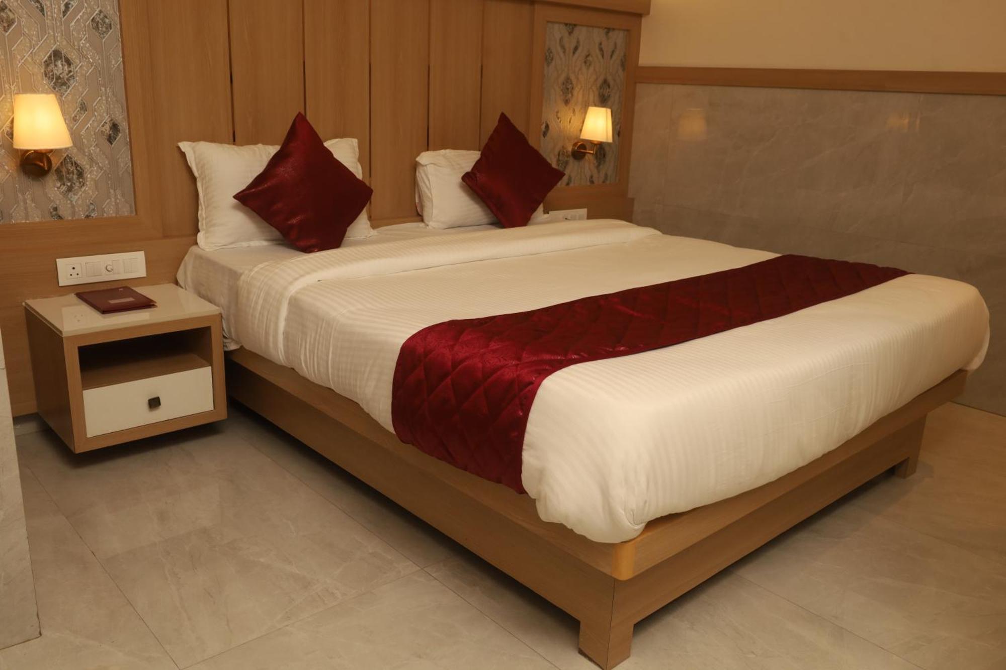 Hotel Prestige Residency Тхане Экстерьер фото