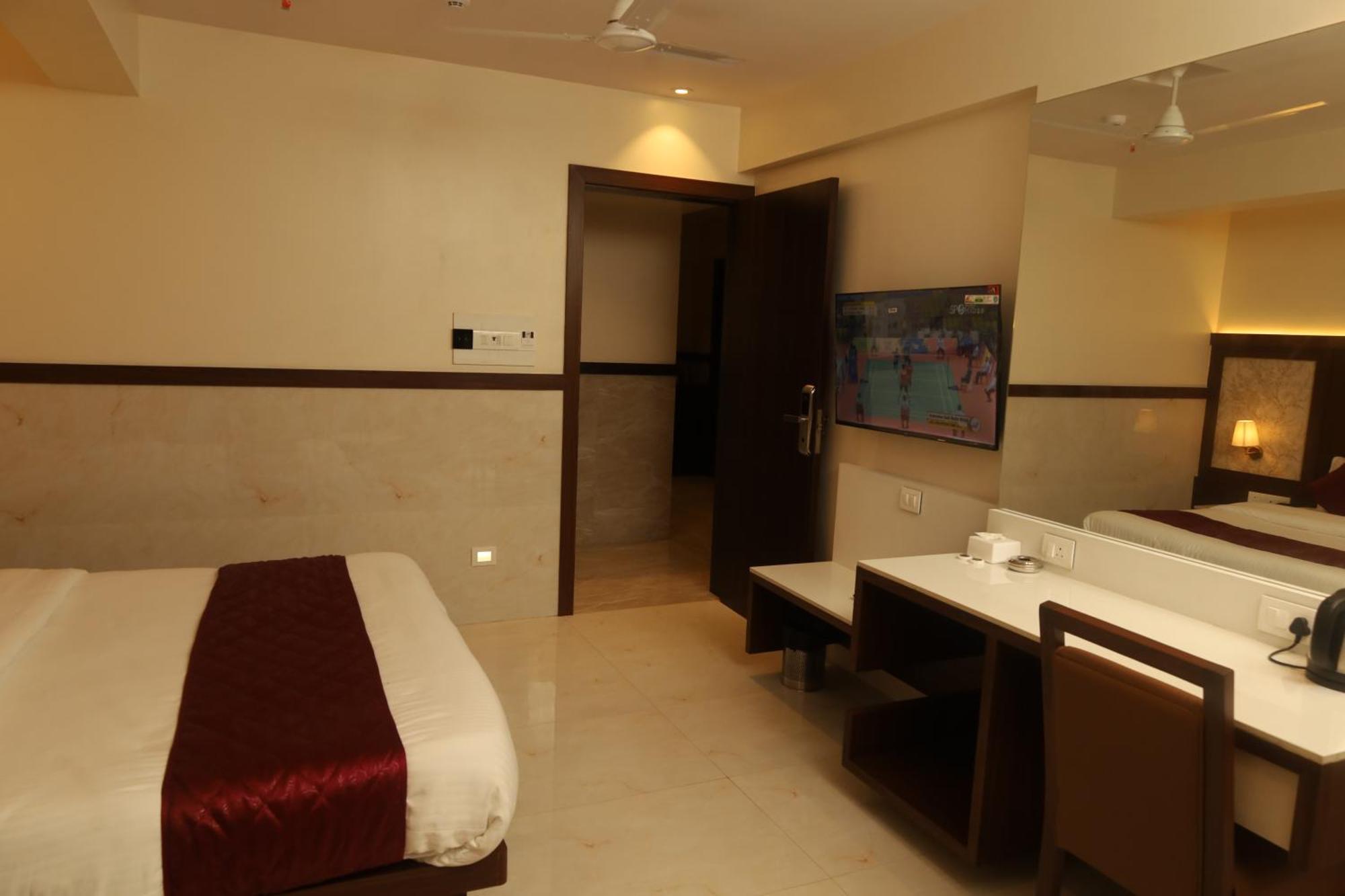 Hotel Prestige Residency Тхане Экстерьер фото
